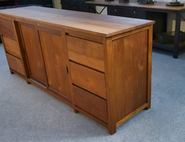 Grand buffet en teck 6 tiroirs et 2 portes coulissantes