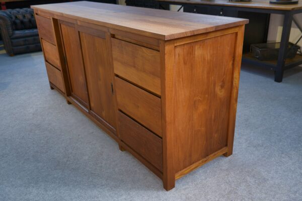 Grand buffet en teck 6 tiroirs et 2 portes coulissantes