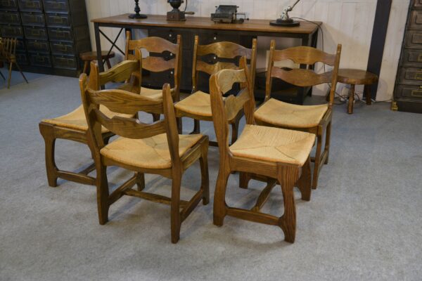 Ensemble de 6 chaises en chêne massif et assises en paille Guillerme et Chambron 1950's