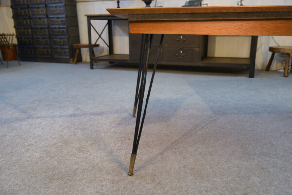 Table en chêne et pied en fonte et bronze design italien 1960's