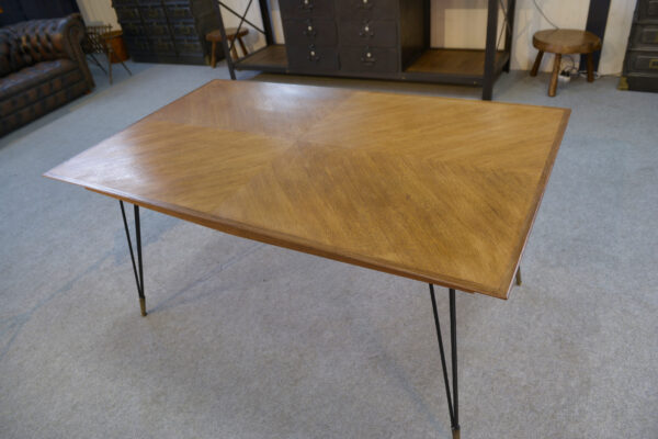 Table en chêne et pied en fonte et bronze design italien 1960's
