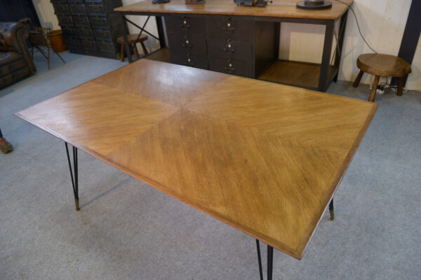 Table en chêne et pied en fonte et bronze design italien 1960's