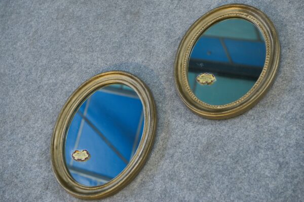 Paire de miroirs ovales vintage 1950's