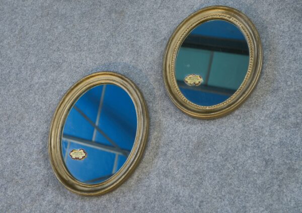 Paire de miroirs ovales vintage 1950's