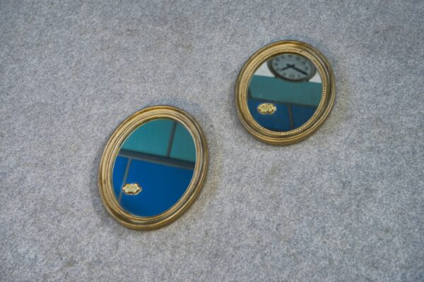 Paire de miroirs ovales vintage 1950's