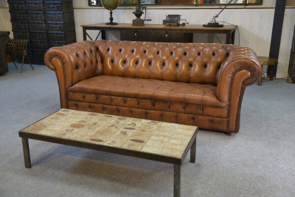 Canapé Chesterfield capitonné fauve