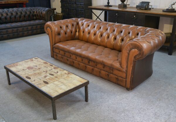 Canapé Chesterfield capitonné fauve