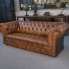Canapé Chesterfield capitonné fauve