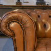 Canapé Chesterfield capitonné fauve