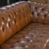 Canapé Chesterfield capitonné fauve