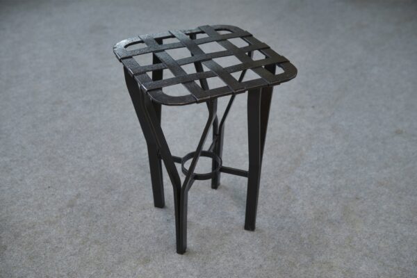 Tabouret fer forgé et métal tressé France 1950's