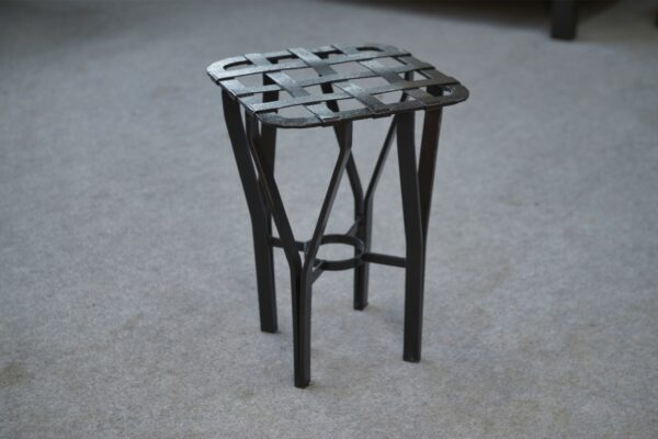 Tabouret fer forgé et métal tressé France 1950's
