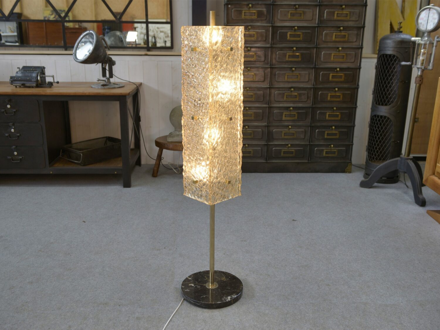 Lampadaire par Pierre Disderot pour Dallux résine et marbre 1960's