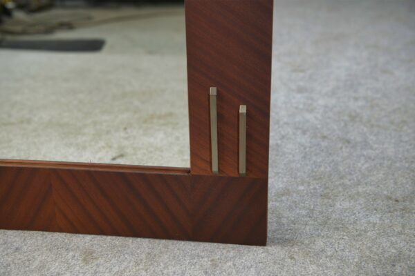 Miroir moderniste en placage d'acajou 1950's