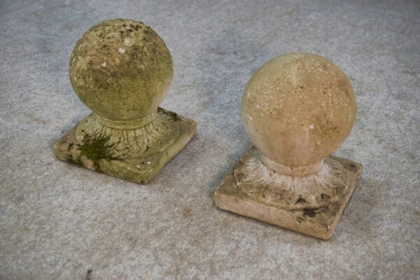 Paire de boules décoratives de jardin en pierre reconstituée France 1920's