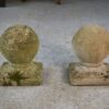 Paire de boules décoratives de jardin en pierre reconstituée France 1920's