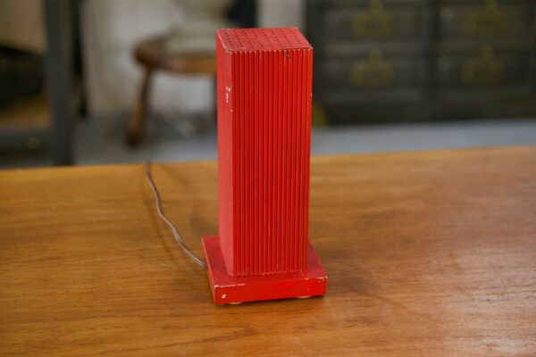 Lampe design exemplaire unique en aluminium laqué rouge 1970's