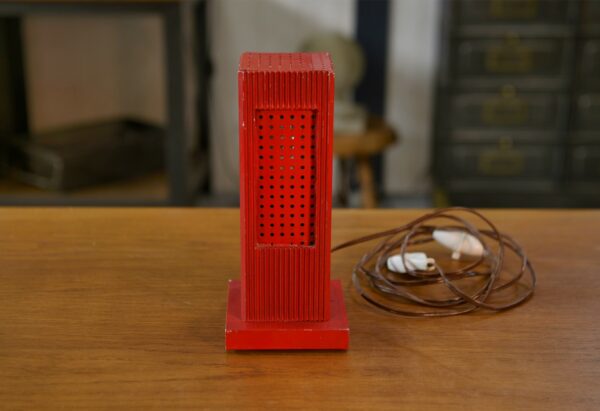 Lampe design exemplaire unique en aluminium laqué rouge 1970's