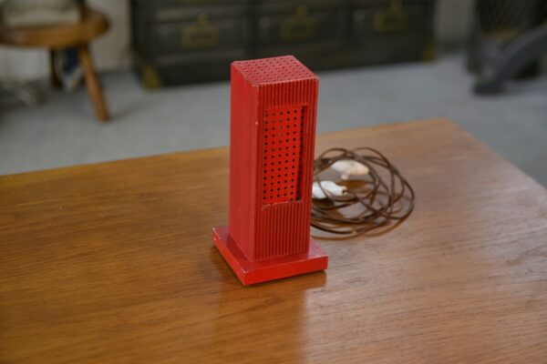 Lampe design exemplaire unique en aluminium laqué rouge 1970's