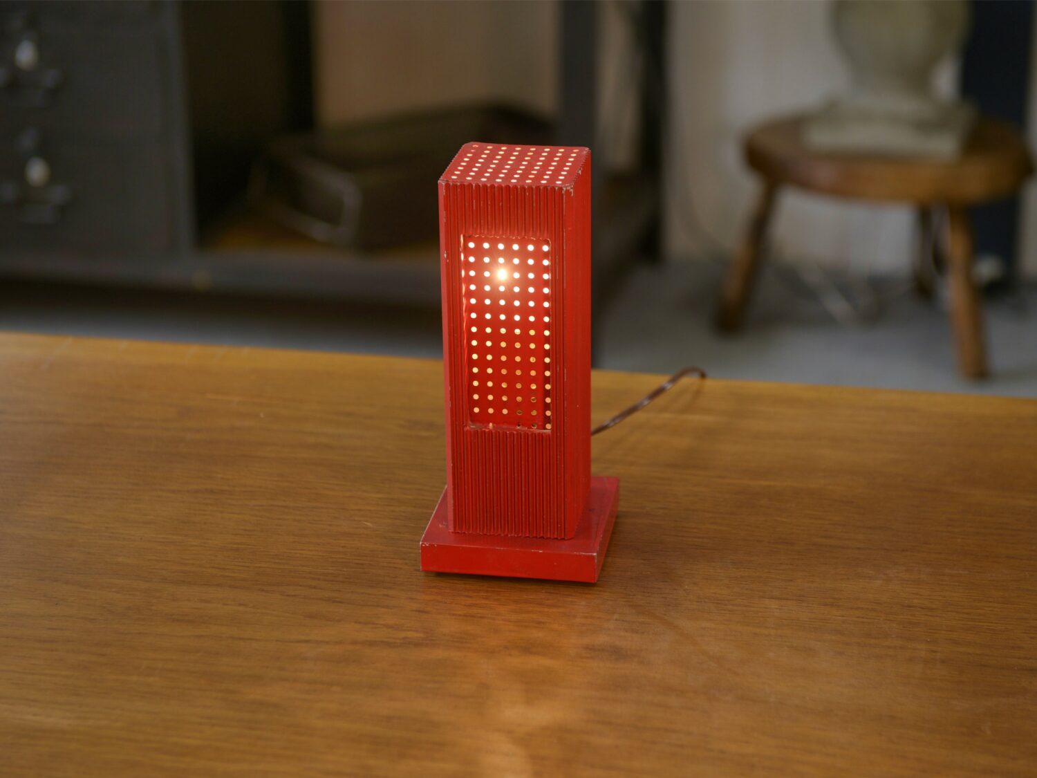 Lampe design exemplaire unique en aluminium laqué rouge 1970's