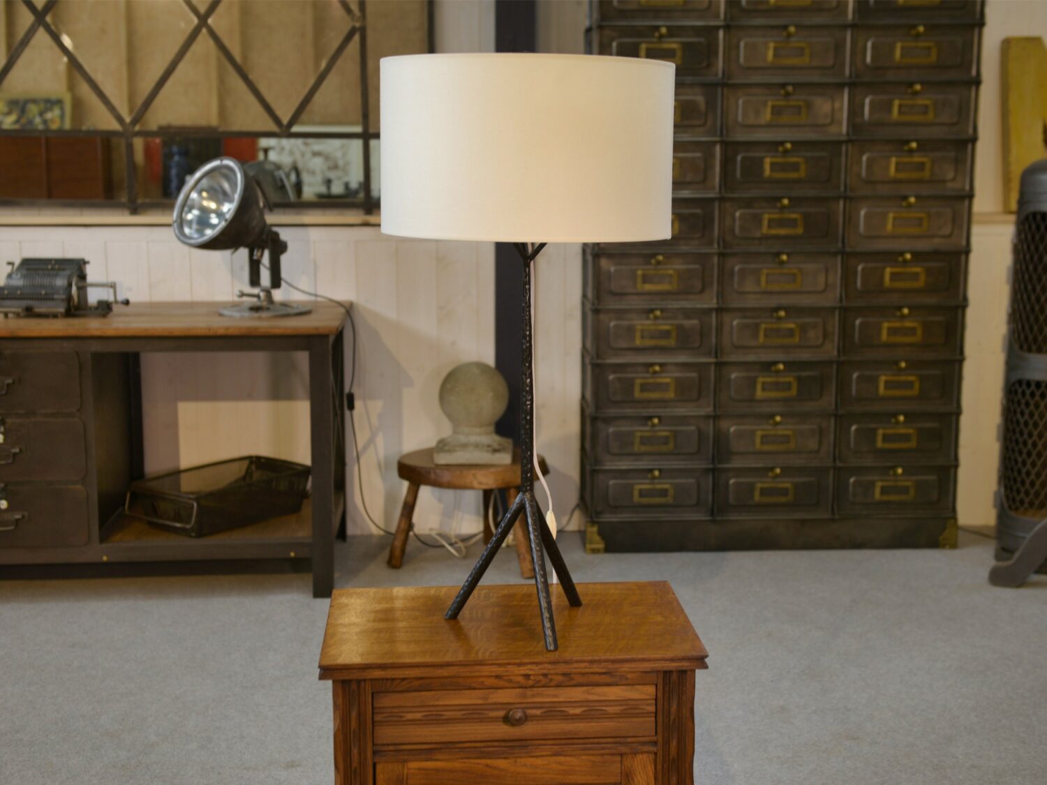 Grande lampe en fer forgé dans le goût des Ateliers Marolles 1950's