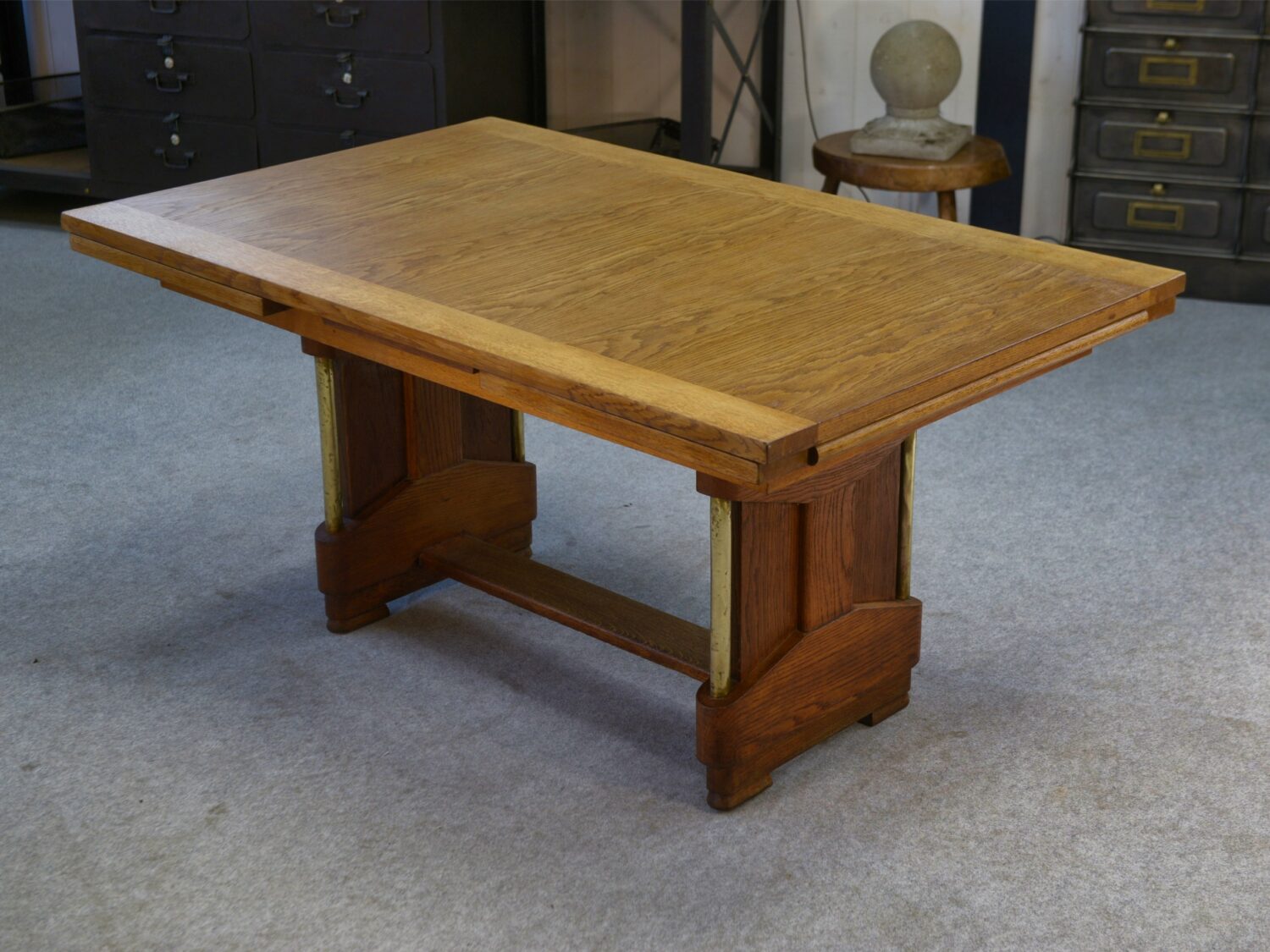 Grande table en chêne massif Art déco par Henri Bonjour 1930's