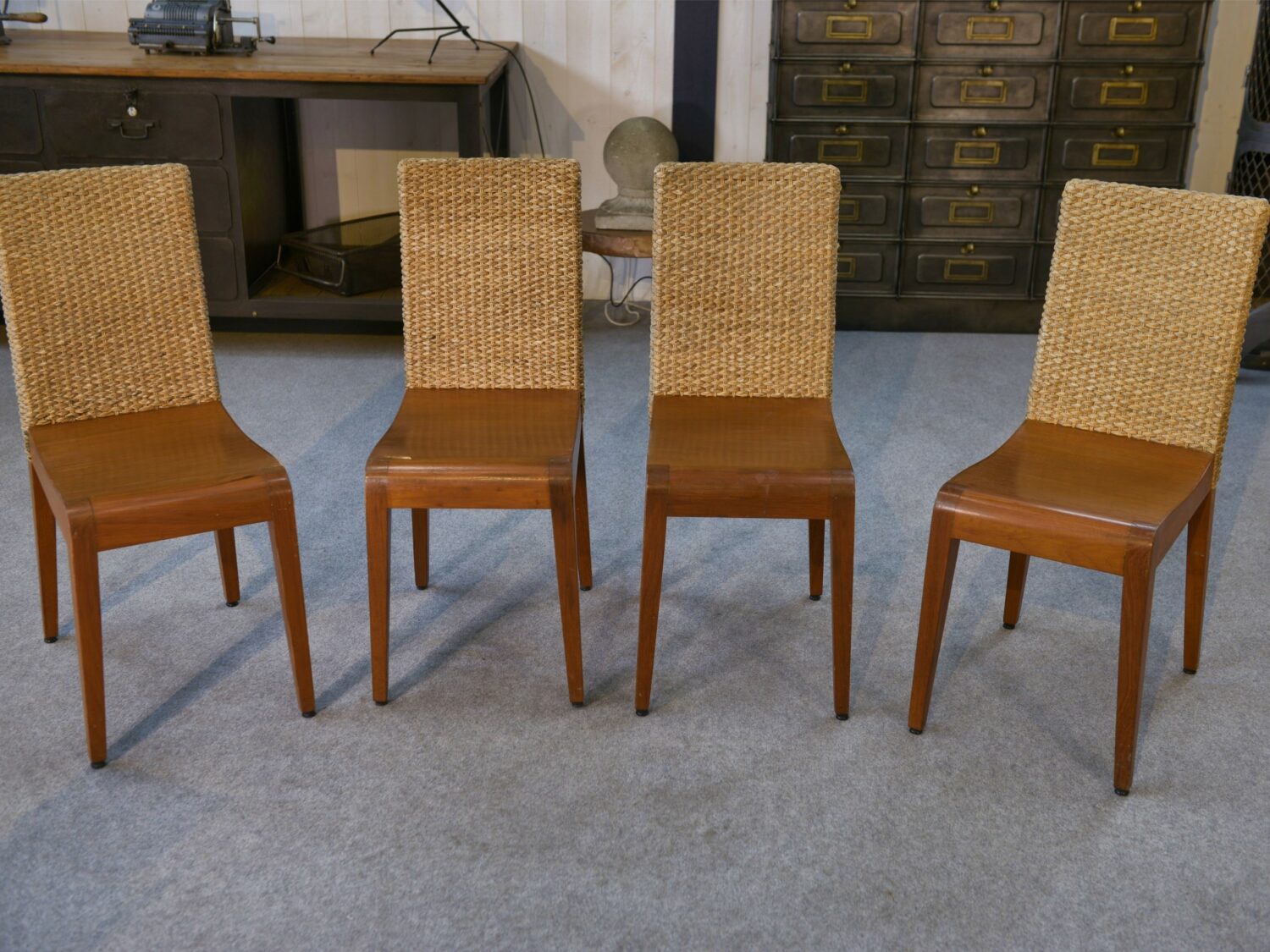 Ensemble de 4 chaises éditées par Yothaka