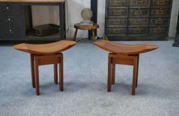 Paire de tabourets japonais en teck