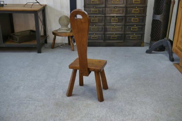 Chaise brutaliste en chêne massif 1950's