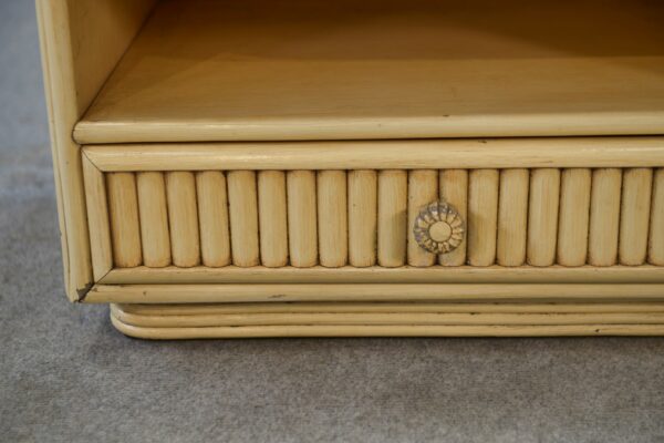 Petit chevet blanc Maugrion "Le rotin prestige" 1970's