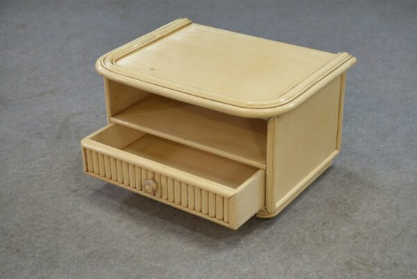 Petit chevet blanc Maugrion "Le rotin prestige" 1970's