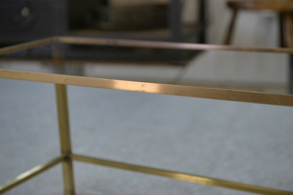 Table basse en laiton et verre fumé 1950's