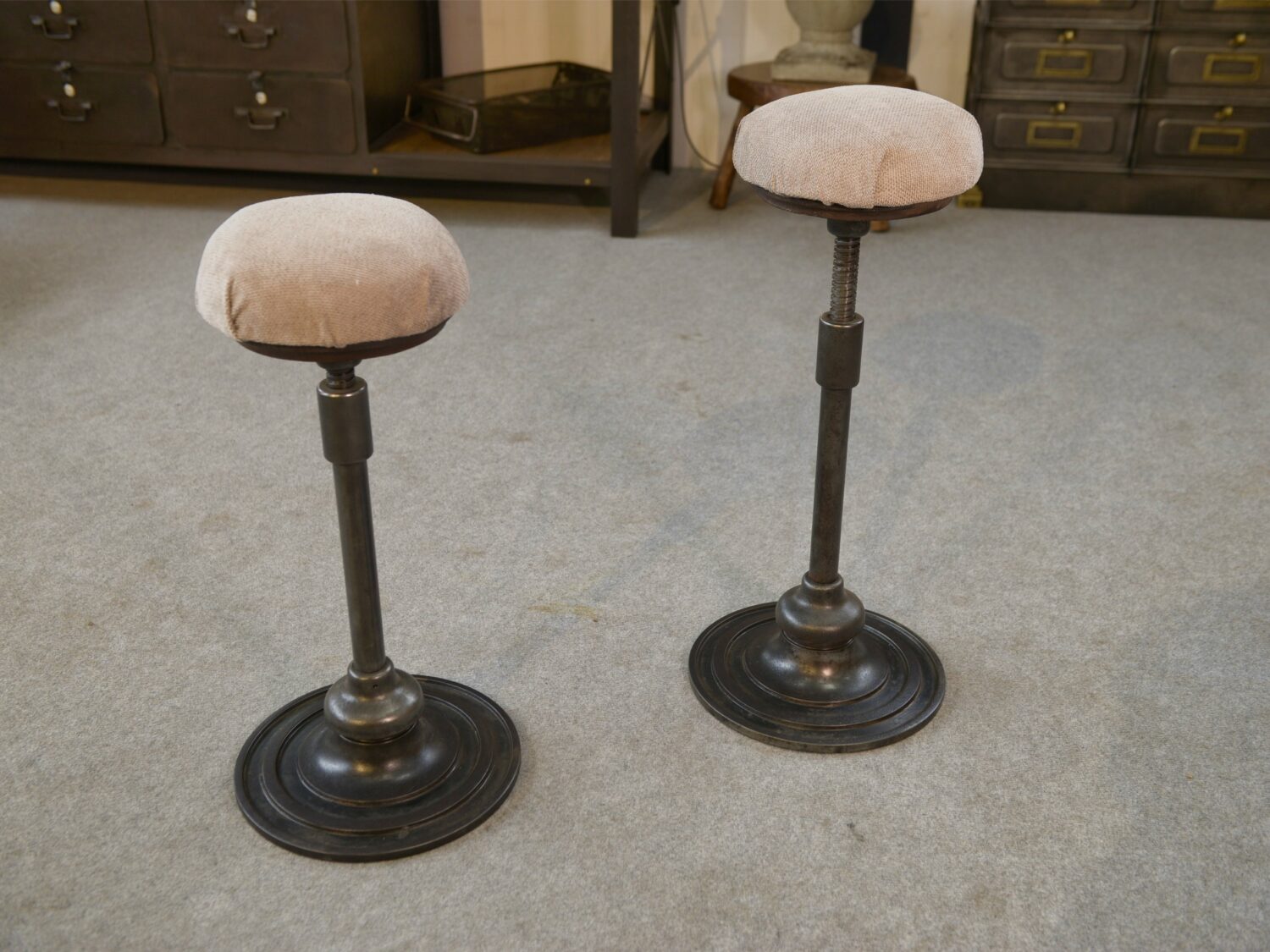 Paire de tabourets de dentiste "Culbuto" 1950's