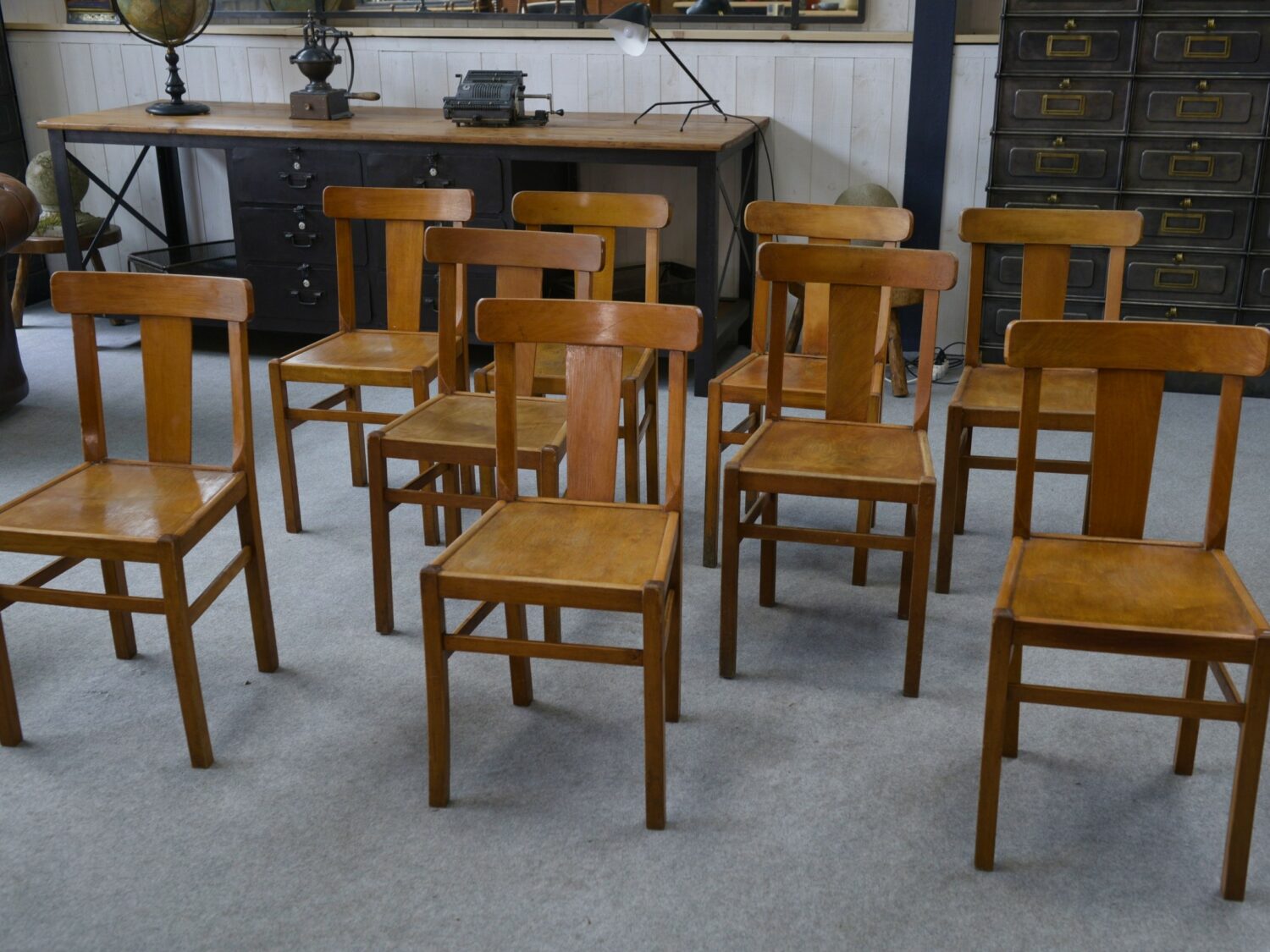 Ensemble de 10 chaises bistrot en hêtre 1950's