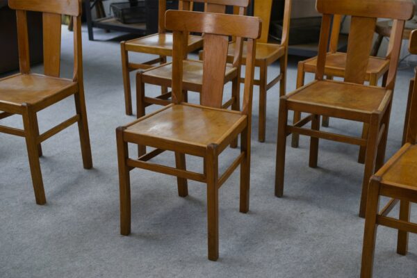 Ensemble de 10 chaises bistrot en hêtre 1950's