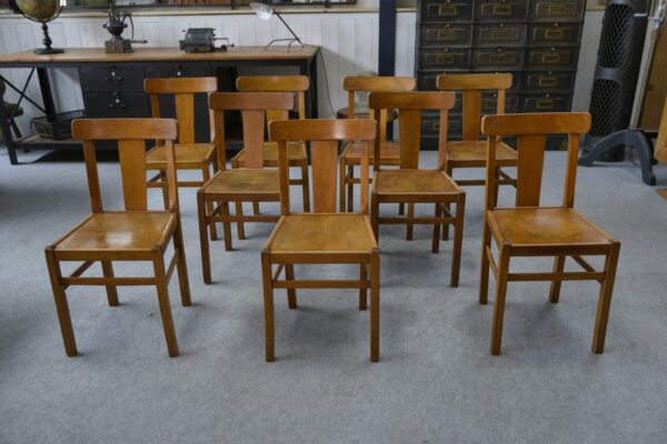 Ensemble de 10 chaises bistrot en hêtre 1950's