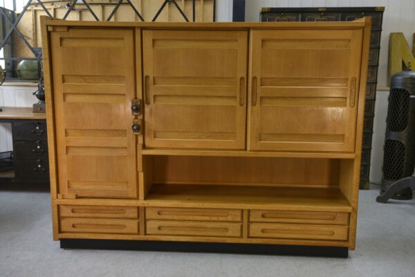 Armoire en chêne massif par Guillerme et Chambron et céramique par Danikowski 1950's