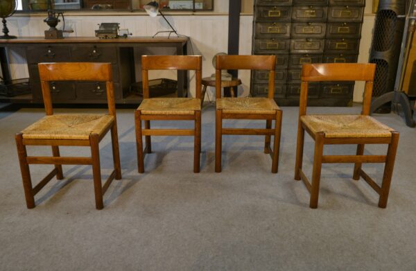 Ensemble de 4 chaises en orme massif et assise en jonc dans le goût Maison Regain 1960's
