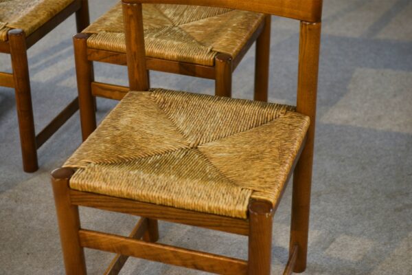Ensemble de 4 chaises en orme massif et assise en jonc dans le goût Maison Regain 1960's