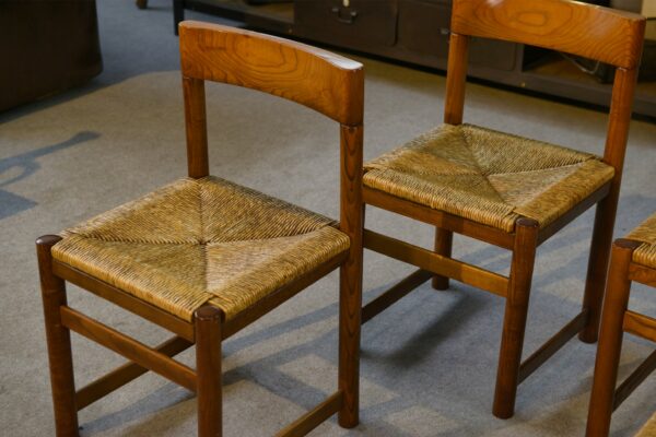 Ensemble de 4 chaises en orme massif et assise en jonc dans le goût Maison Regain 1960's