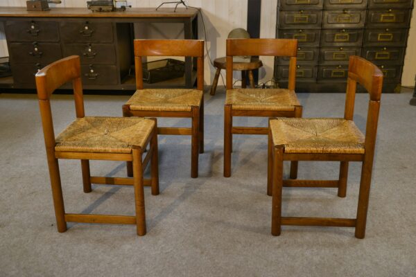 Ensemble de 4 chaises en orme massif et assise en jonc dans le goût Maison Regain 1960's