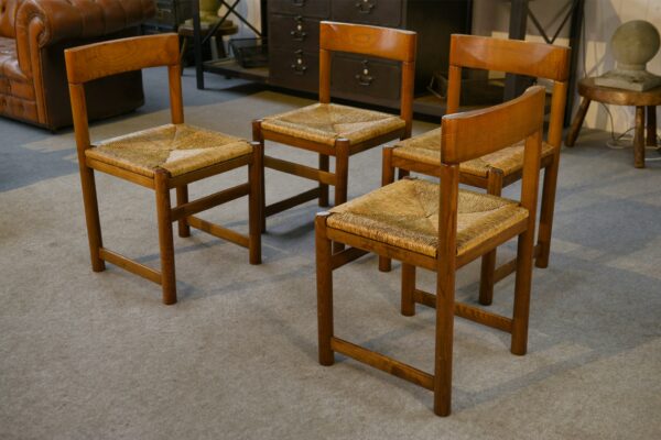 Ensemble de 4 chaises en orme massif et assise en jonc dans le goût Maison Regain 1960's