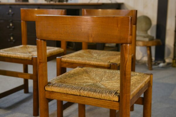 Ensemble de 4 chaises en orme massif et assise en jonc dans le goût Maison Regain 1960's