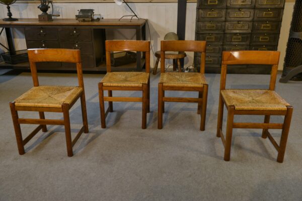 Ensemble de 4 chaises en orme massif et assise en jonc dans le goût Maison Regain 1960's