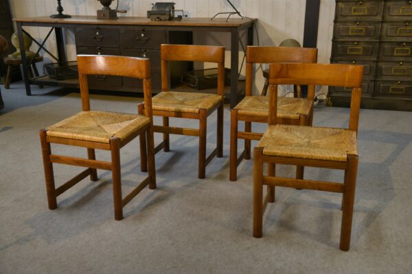 Ensemble de 4 chaises en orme massif et assise en jonc dans le goût Maison Regain 1960's