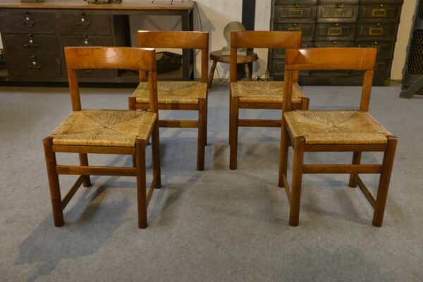 Ensemble de 4 chaises en orme massif et assise en jonc dans le goût Maison Regain 1960's