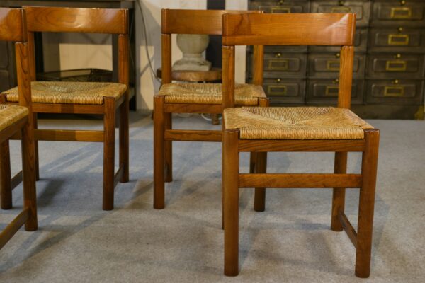 Ensemble de 4 chaises en orme massif et assise en jonc dans le goût Maison Regain 1960's
