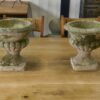 Paire de vases Médicis en pierre reconstituée XXème