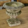 Paire de vases Médicis en pierre reconstituée XXème