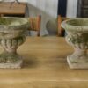 Paire de vases Médicis en pierre reconstituée XXème